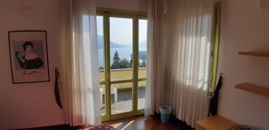 Chambre Familiale, salle de bains privée (external Camino)