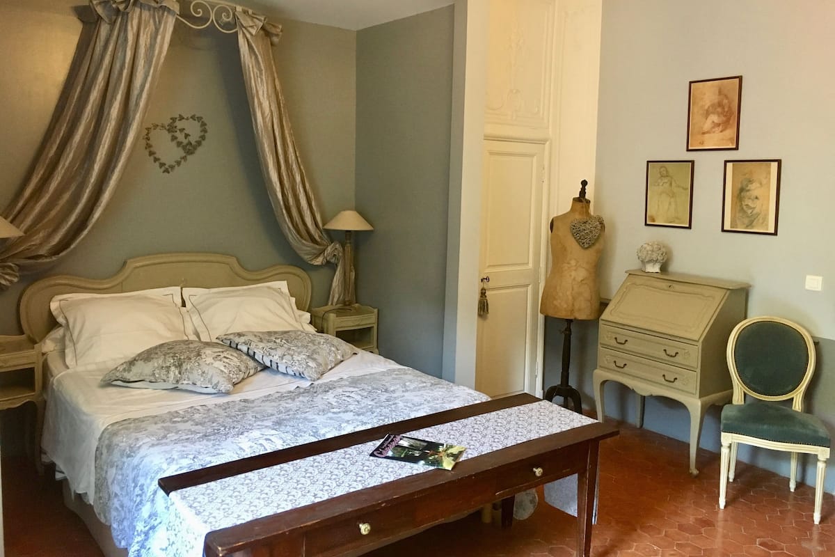 Comfort Suite, Multiple Beds | Soundproofing, iron/ironing board, cribs (free), WiFi (free)