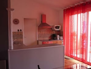 Cottage | Private kitchenette