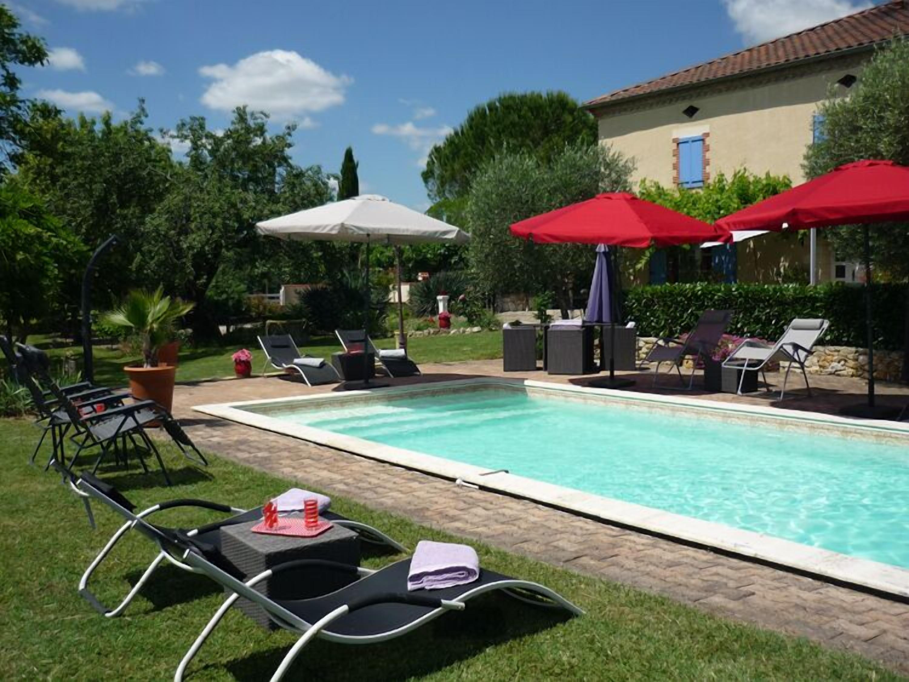 Outdoor pool, pool umbrellas, sun loungers