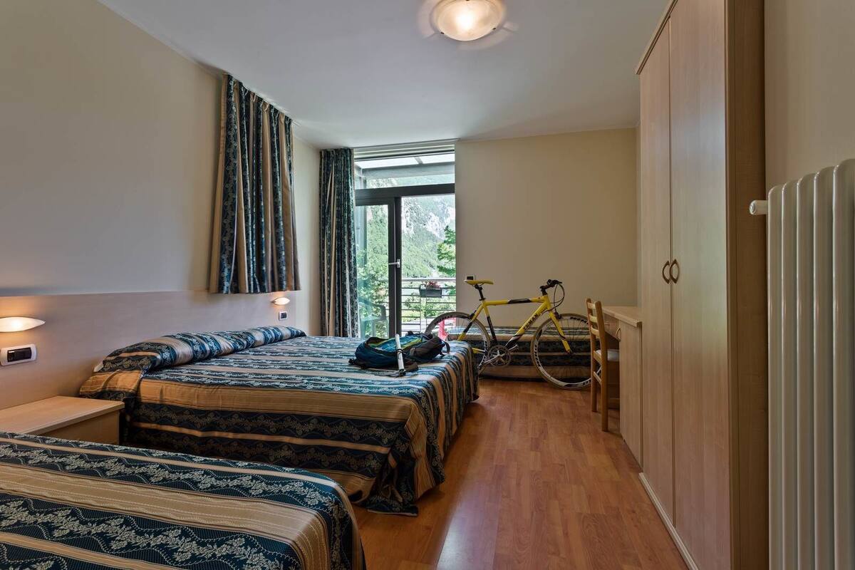 Habitación cuádruple | Ropa de cama de alta calidad y caja de seguridad en la habitación