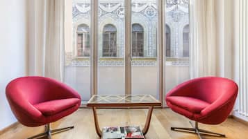 Apartment, 2 Bedrooms | 2 bedrooms, individually decorated, individually furnished, desk