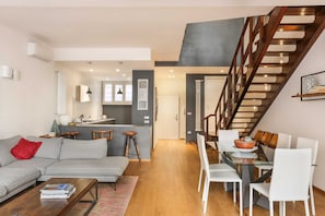 Appartement, 2 slaapkamers | Woonkamer | Flatscreentelevisie