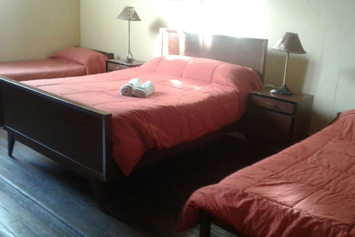 Quadruple Room | Desk, iron/ironing board, free WiFi, bed sheets