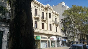 A building with a sign for 'HOTEL' and a 'ROTERIA VEGETARIA' sign below it. - Claridge Hotel (Montevideo)