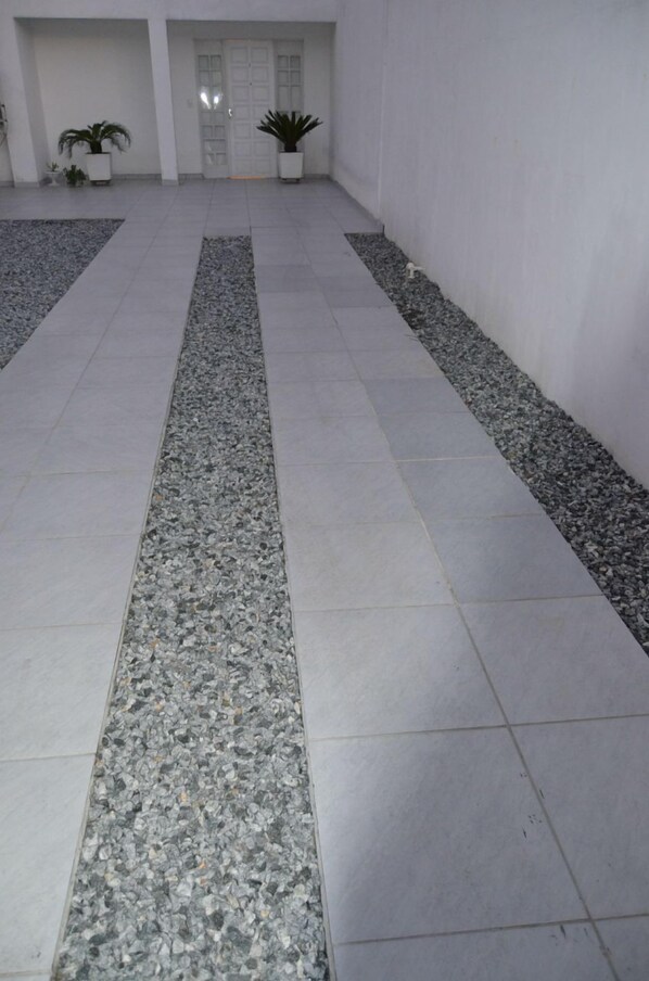 Free self-parking - Lena 2070 (Balneário Camboriú)