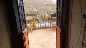 Pintu masuk properti