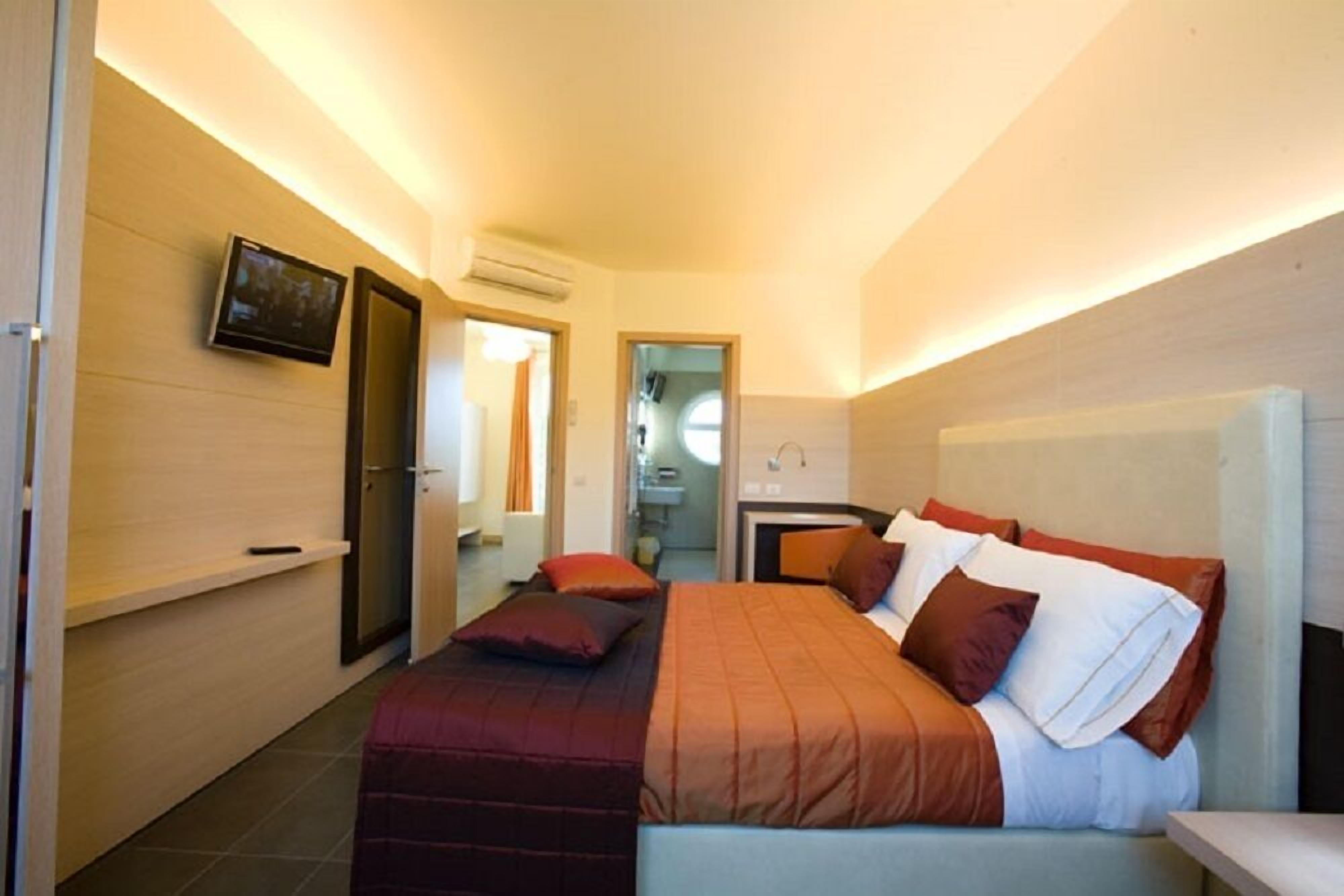 minibar, in-room safe, desk, free wifi