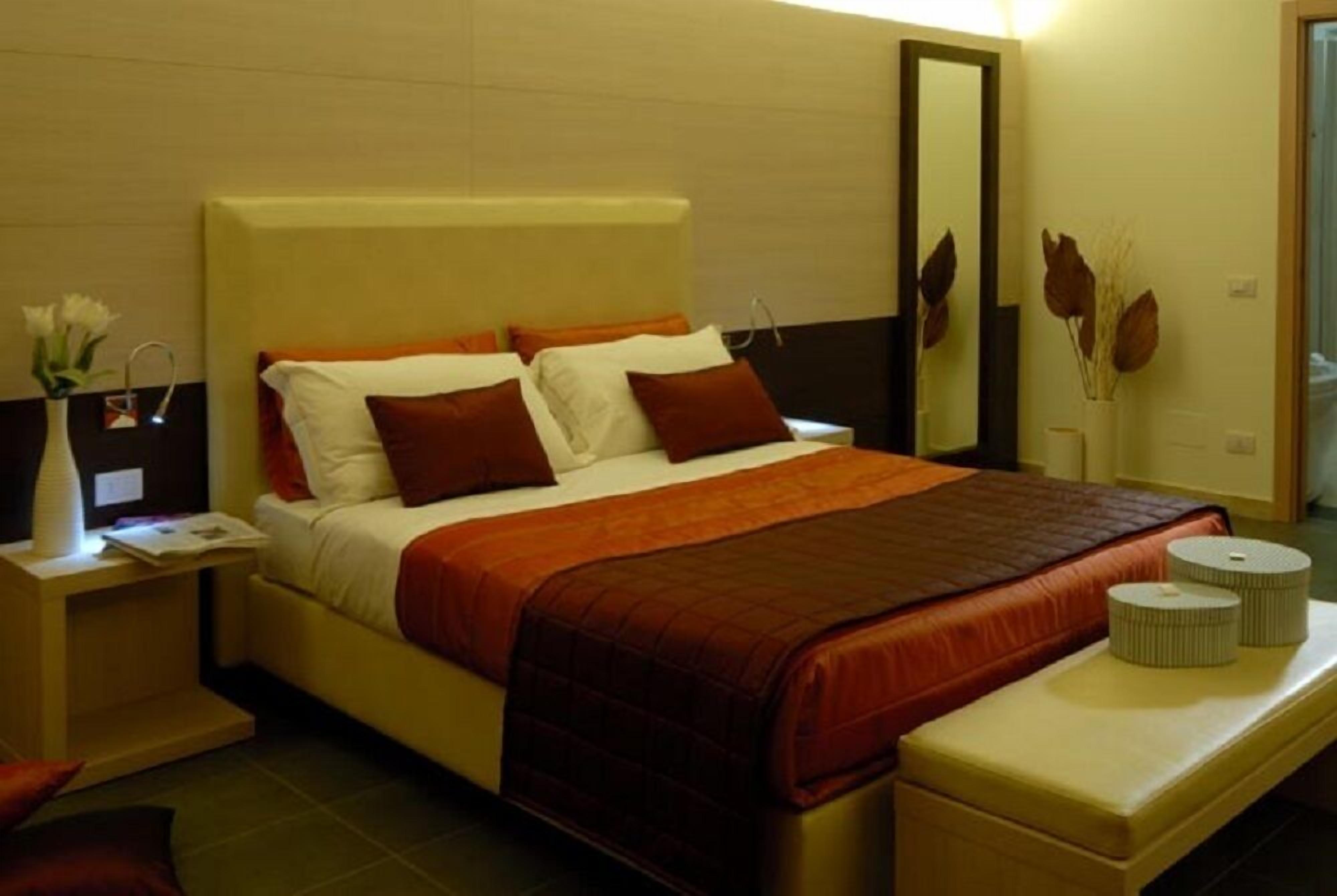 minibar, in-room safe, desk, free wifi