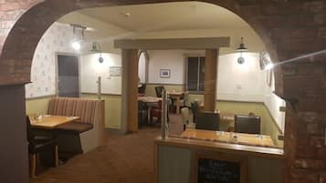 Free daily English breakfast