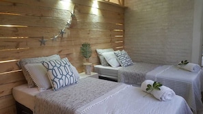 Phòng Suite dành cho gia đình, quang cảnh vườn | Bộ đồ giường cao cấp, chăn bông, nệm Select Comfort, minibar 