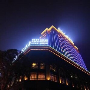 Front of property – evening/night - Tiansheng Hotel (Nanchong)
