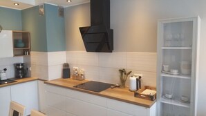 Deluxe-huoneisto, näköala kanavalle | Yksityinen keittonurkkaus