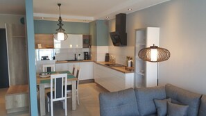 Deluxe Apartment, Canal View | Living area