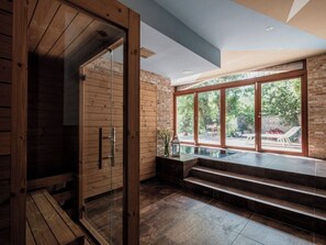 Een sauna, een bubbelbad