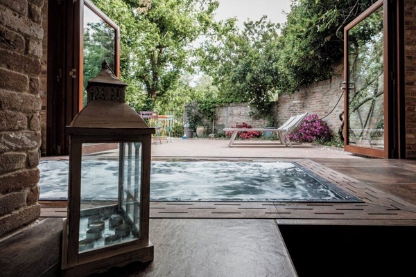 Een sauna, een bubbelbad