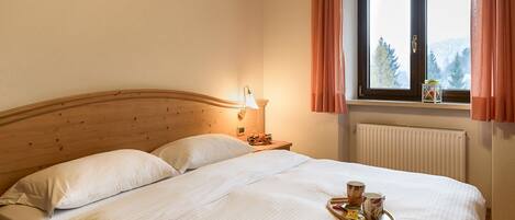 Dubbelrum eller tvåbäddsrum | Värdeförvaringsskåp på rummet, gratis barnsängar och gratis wi-fi