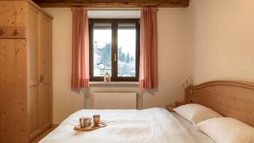 Double or Twin Room | In-room safe, free cribs/infant beds, free WiFi, bed sheets