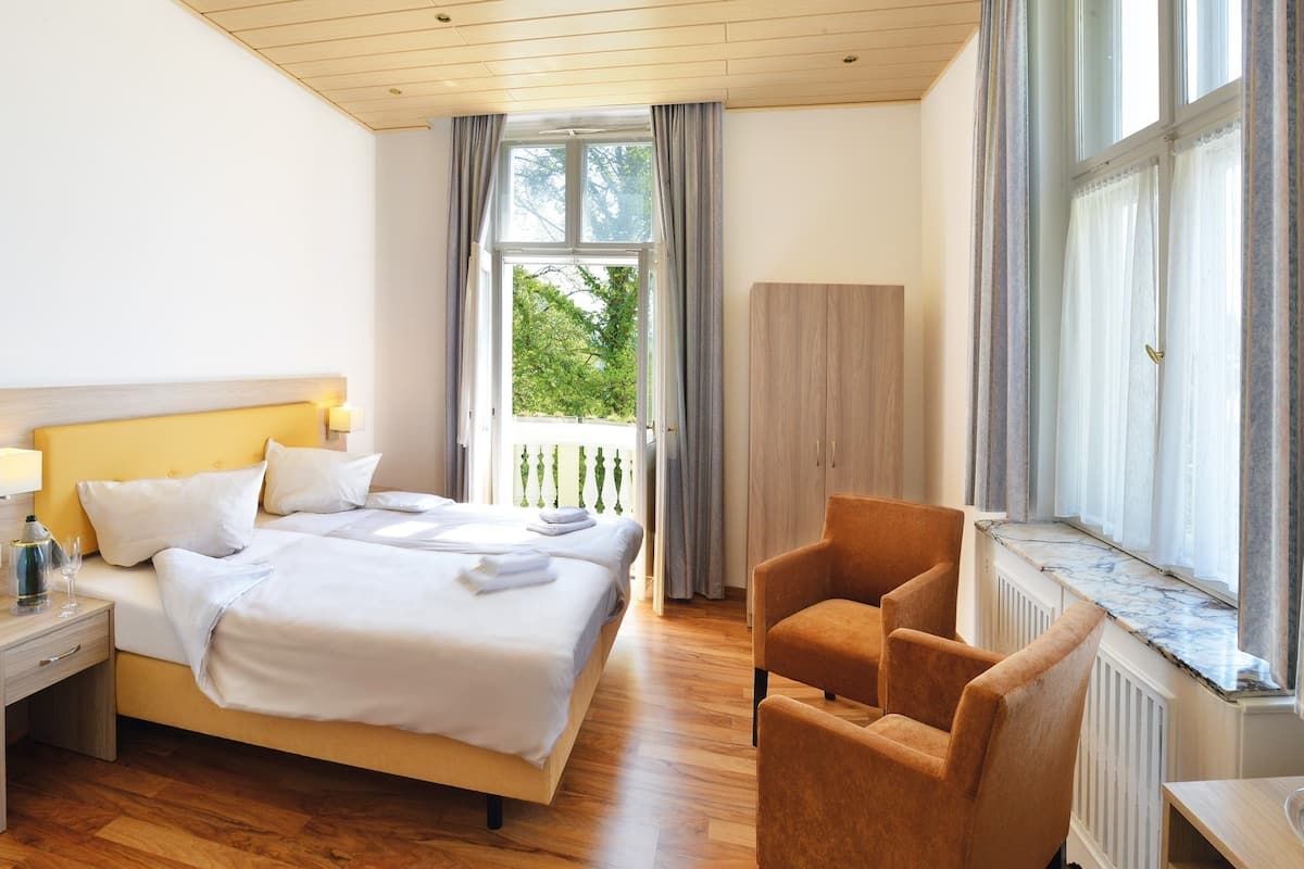 comfort double room (disability access) | desk, rollaway beds, free wifi, bed sheets