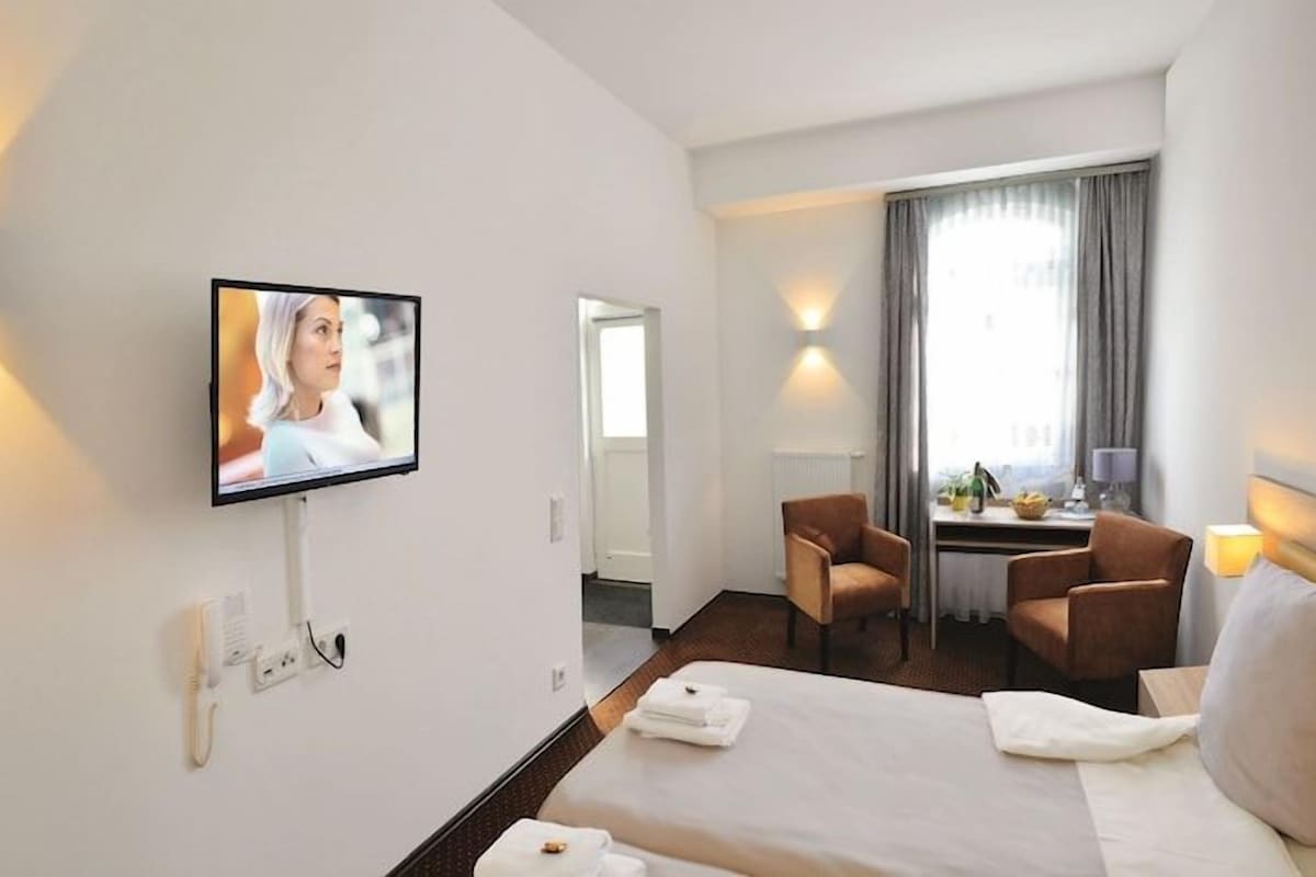 Bureau, lits pliants/supplémentaires, Wi-Fi gratuit, draps fournis