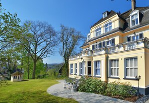 Front of property - Villa Oranien Hotel Restaurant (Diez)
