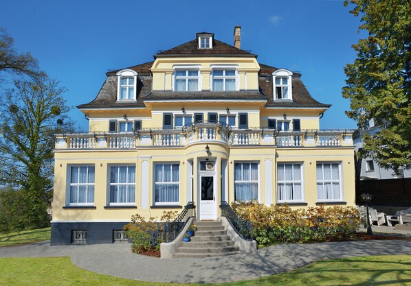 Front of property - Villa Oranien Hotel Restaurant (Diez)