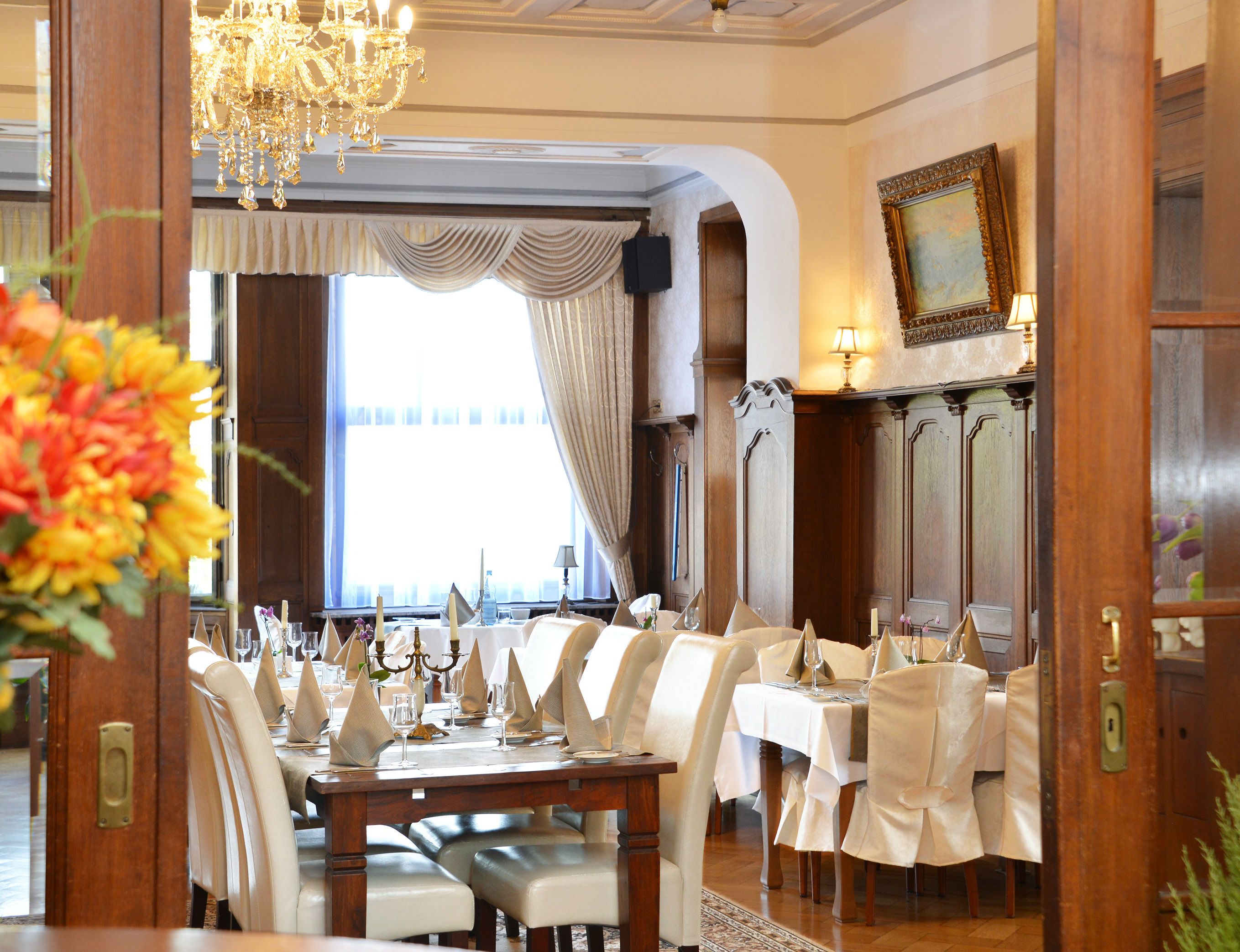 lunch and dinner served