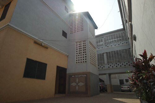 St. Sam Hotel Kamusi