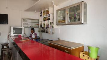 Bar (trong khuôn viên)