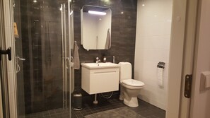 Huoneisto, 1 makuuhuone, sauna | Kylpyhuone | Suihku, ilmaiset hygieniatuotteet, hiustenkuivaaja, pyyhkeet