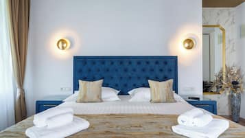 Deluxe Double Room, 1 King Bed | 1 bedroom, premium bedding, minibar, in-room safe