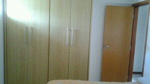 Apartment, 3 Schlafzimmer | 3 Schlafzimmer, schallisolierte Zimmer, Bügeleisen/Bügelbrett