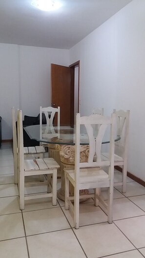 Apartamento, 3 quartos | Sala de estar | TV LED