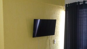 Apartment, 3 Schlafzimmer | Wohnzimmer | LED-Fernseher