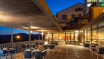 2 restaurants, serveren lunch, diner, Mediterrane gerechten