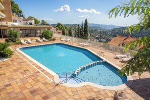 Piscine extérieure (ouverte en saison)
