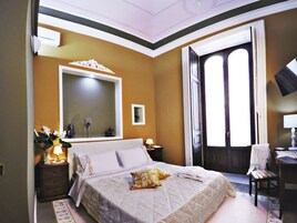 Ropa de cama de alta calidad y minibar 