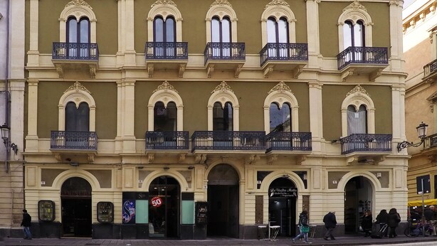 A multi-story building with arched windows and balconies. - Art Fashion House Luxury Rooms (Catania)