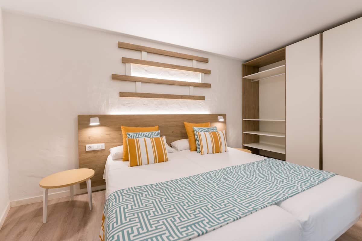 Superior Apartment, 1 Bedroom | Premium bedding, in-room safe, free WiFi, bed sheets