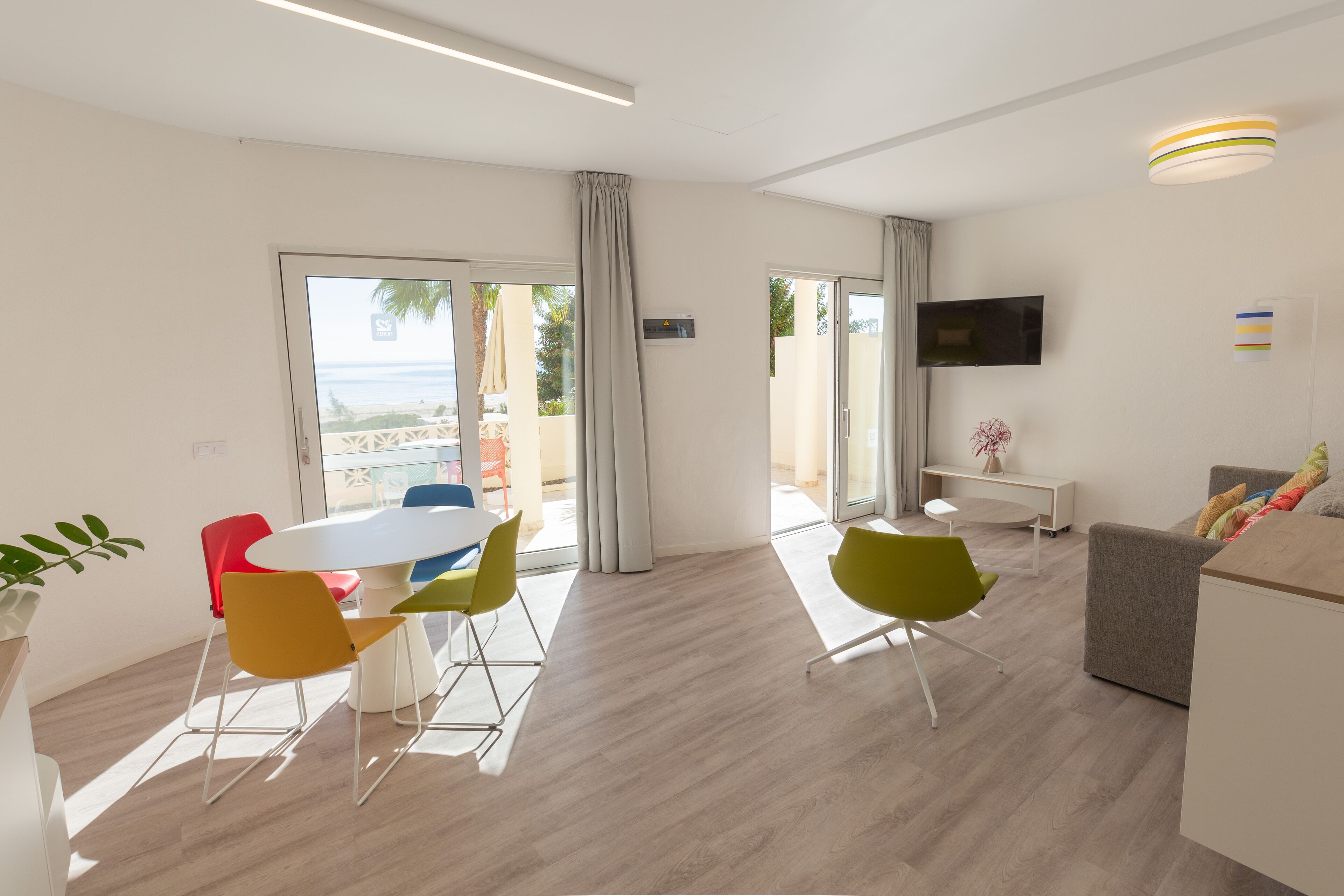 0-吋平面電視、衛星頻道、電視