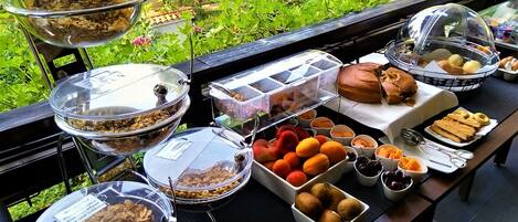 Free daily full breakfast