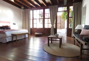 Deluxe Suite (N4) | Frette Italian sheets, premium bedding, in-room safe, desk
