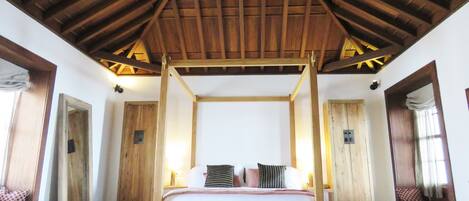 Grand Suite (N9) | Frette Italian sheets, premium bedding, in-room safe, desk