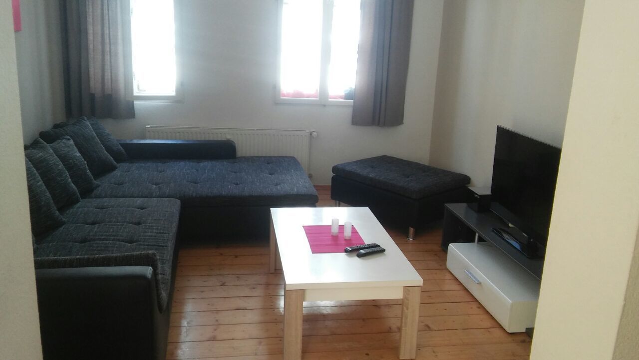 Exclusive-Apartment, 2 Schlafzimmer | Wohnbereich | Flachbildfernseher