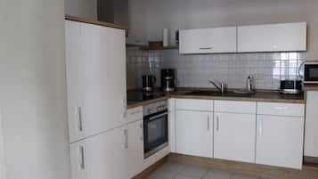 City Duplex, 2 Bedrooms | Private kitchen | Fridge, microwave, oven, stovetop