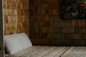 Traditional Room, 1 Double Bed, Shared Bathroom | Premium bedding, iron/ironing board - Camp de Base Gaspésie (Perce)