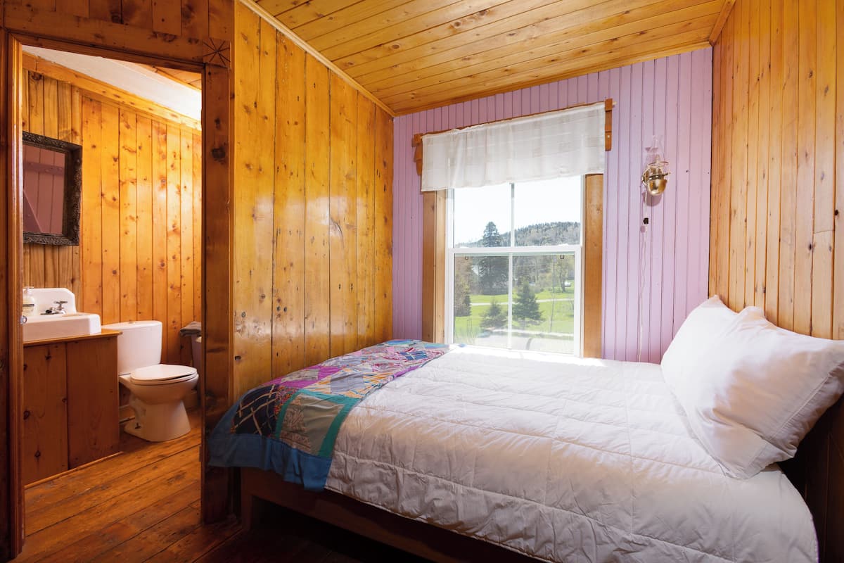 Camera Tradizionale, 1 letto matrimoniale, bagno privato | Bagno | Asciugamani, sapone, carta igienica