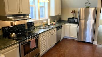 Suite, 1 letto queen | Cucina privata