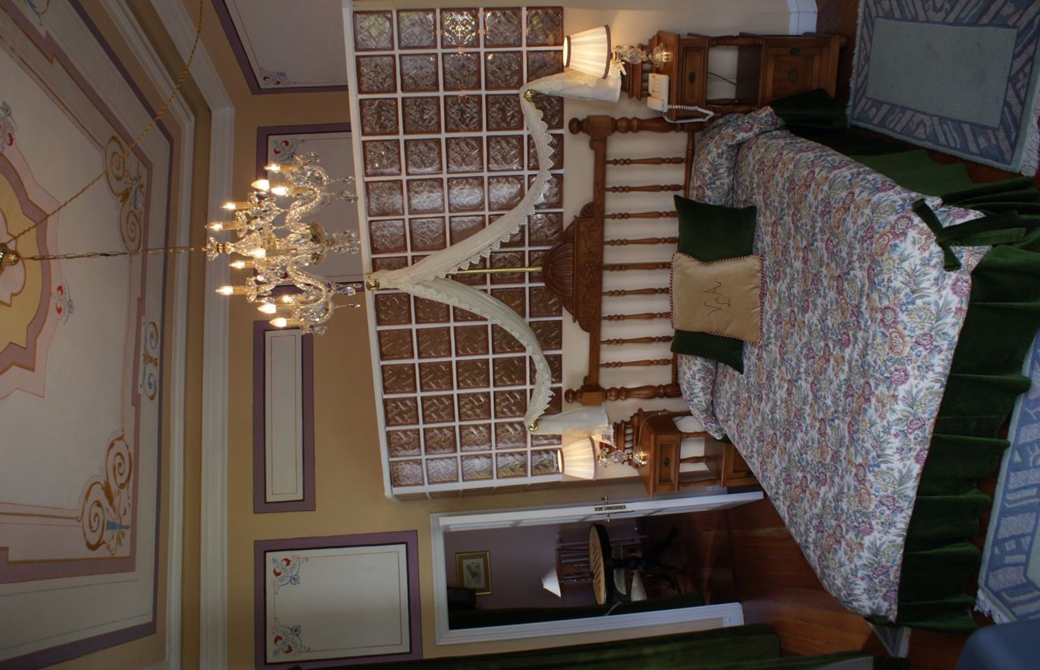 suite | in-room safe, desk, free wifi, bed sheets