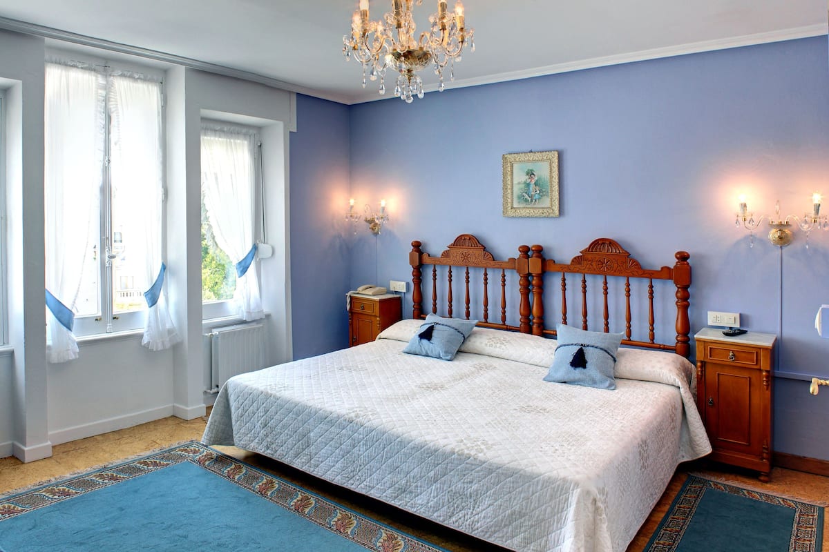 double room | in-room safe, desk, free wifi, bed sheets